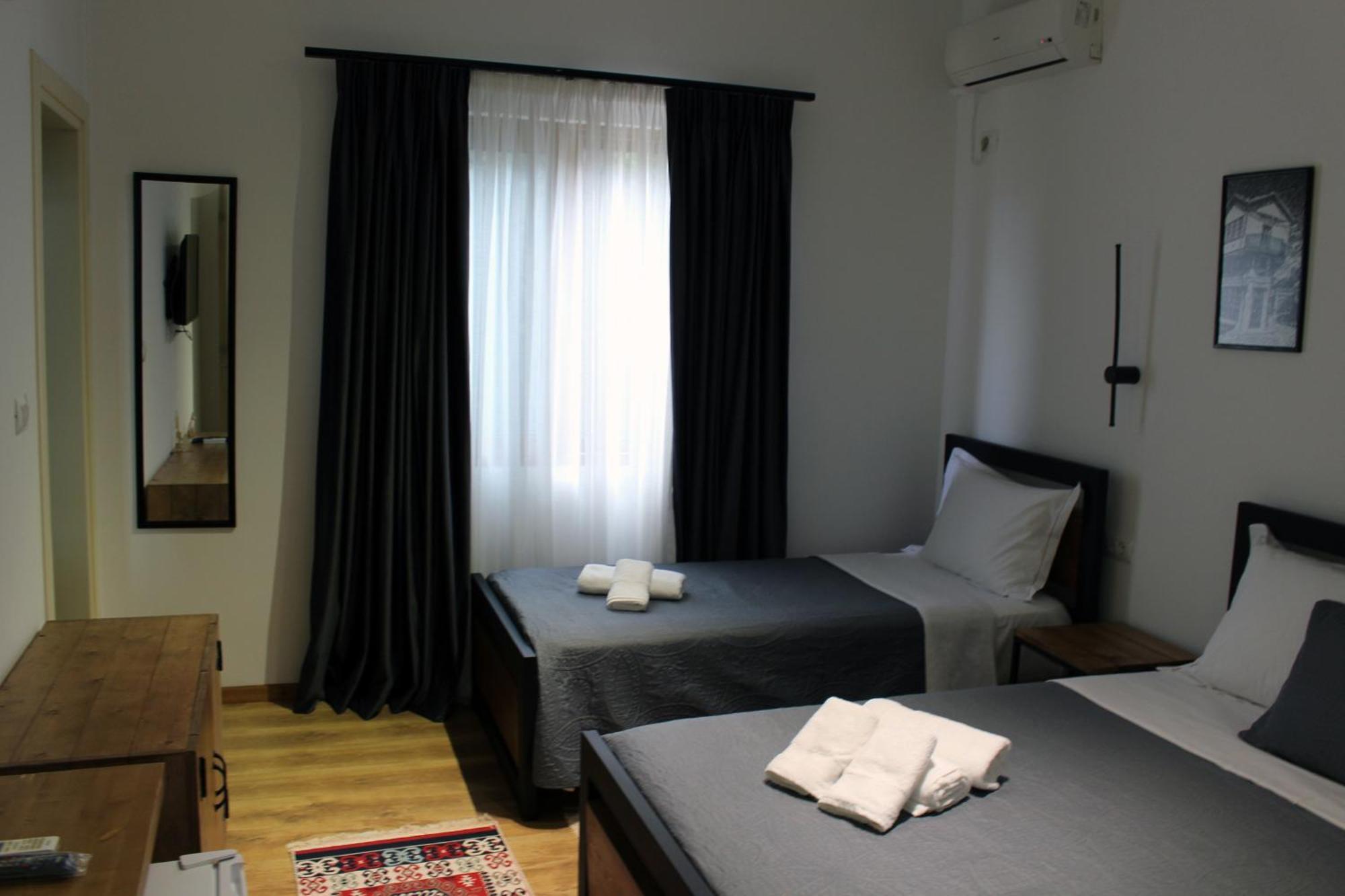 Guest House Amades Gjirokastër 外观 照片