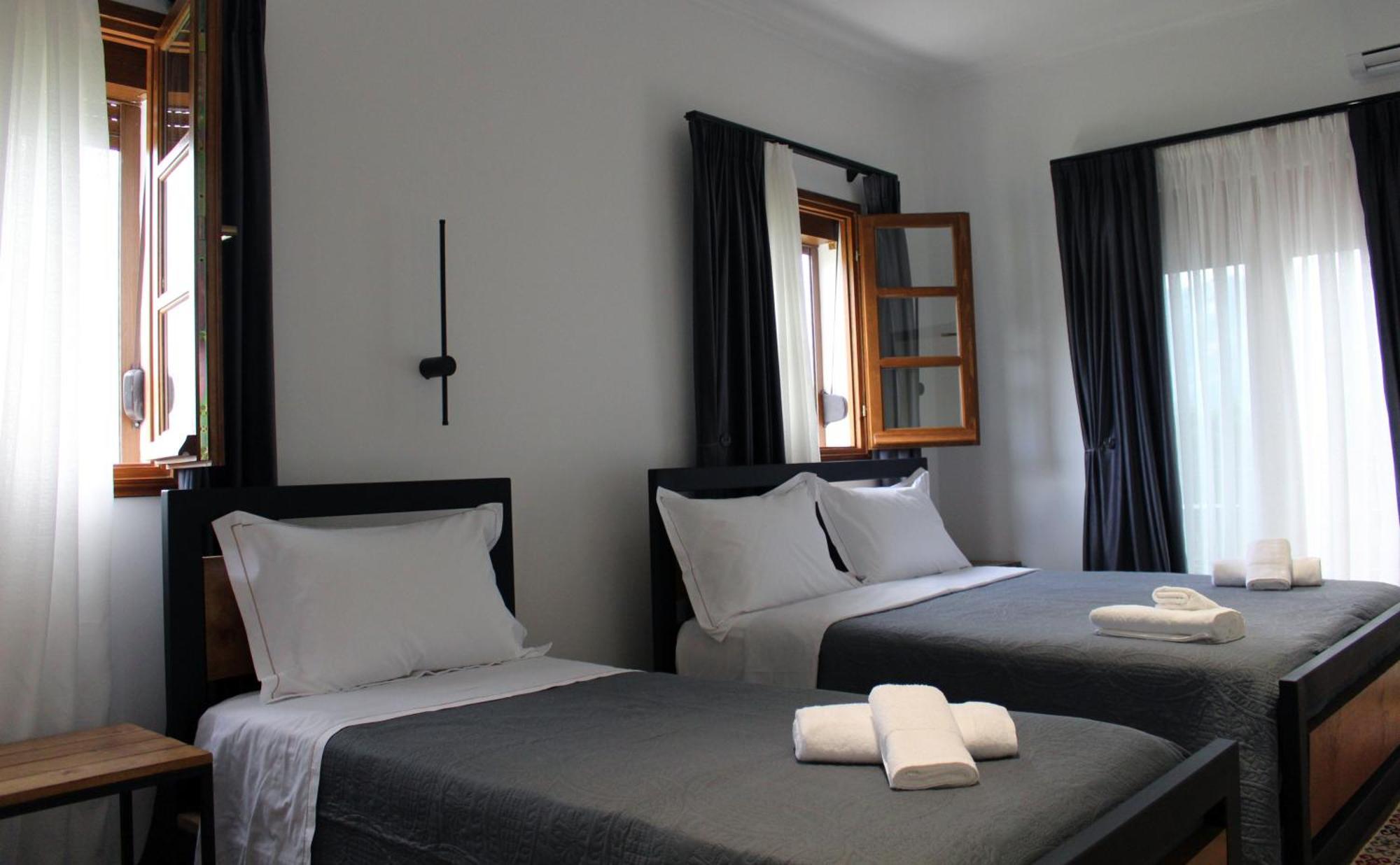 Guest House Amades Gjirokastër 外观 照片